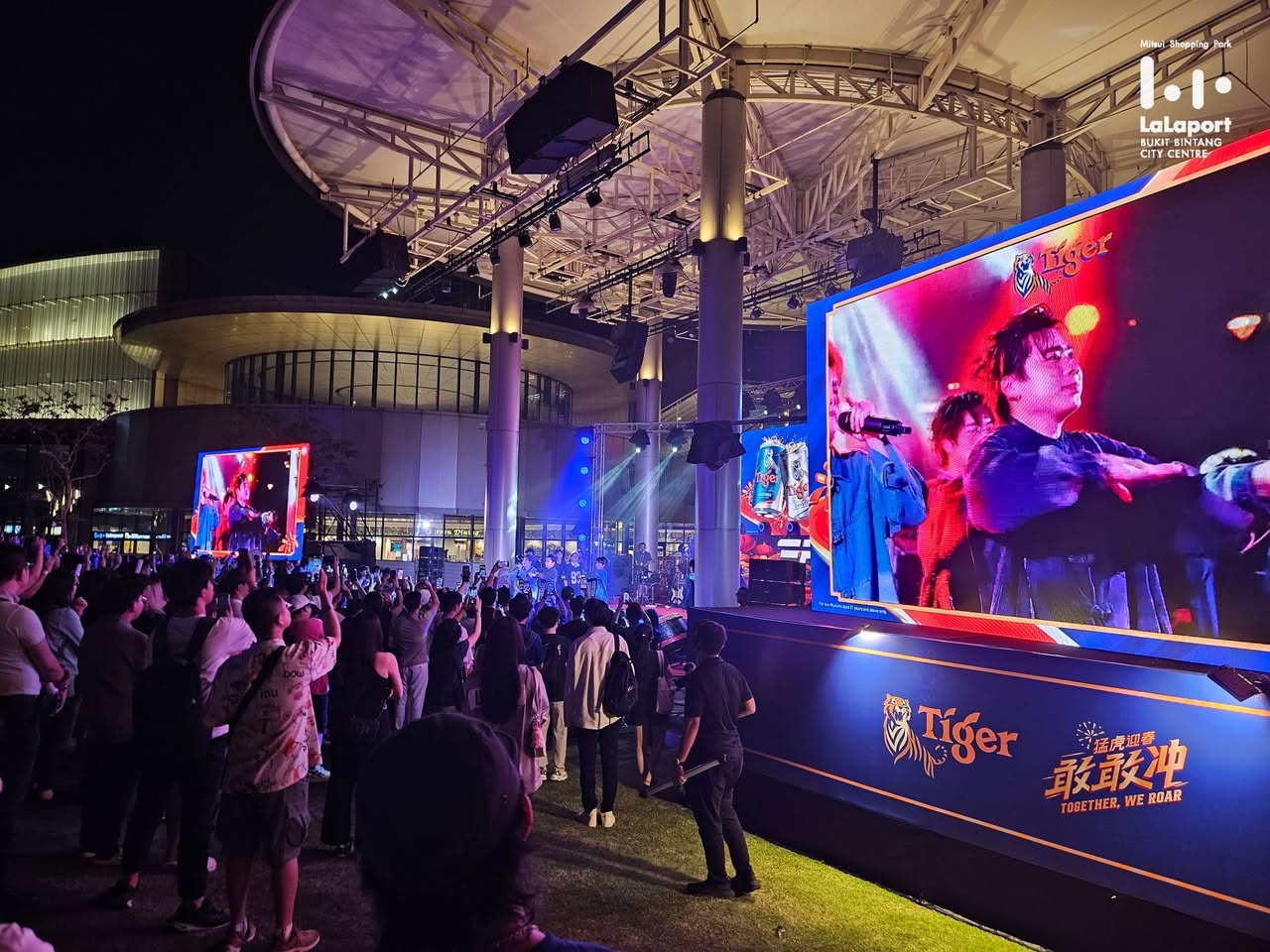 Live music performance at Tiger Town