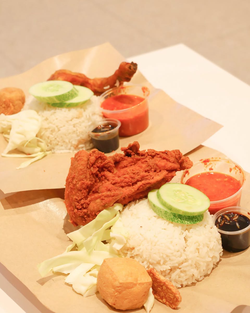 Ayam Gepuk Ombak menu set with fried chicken drumstick