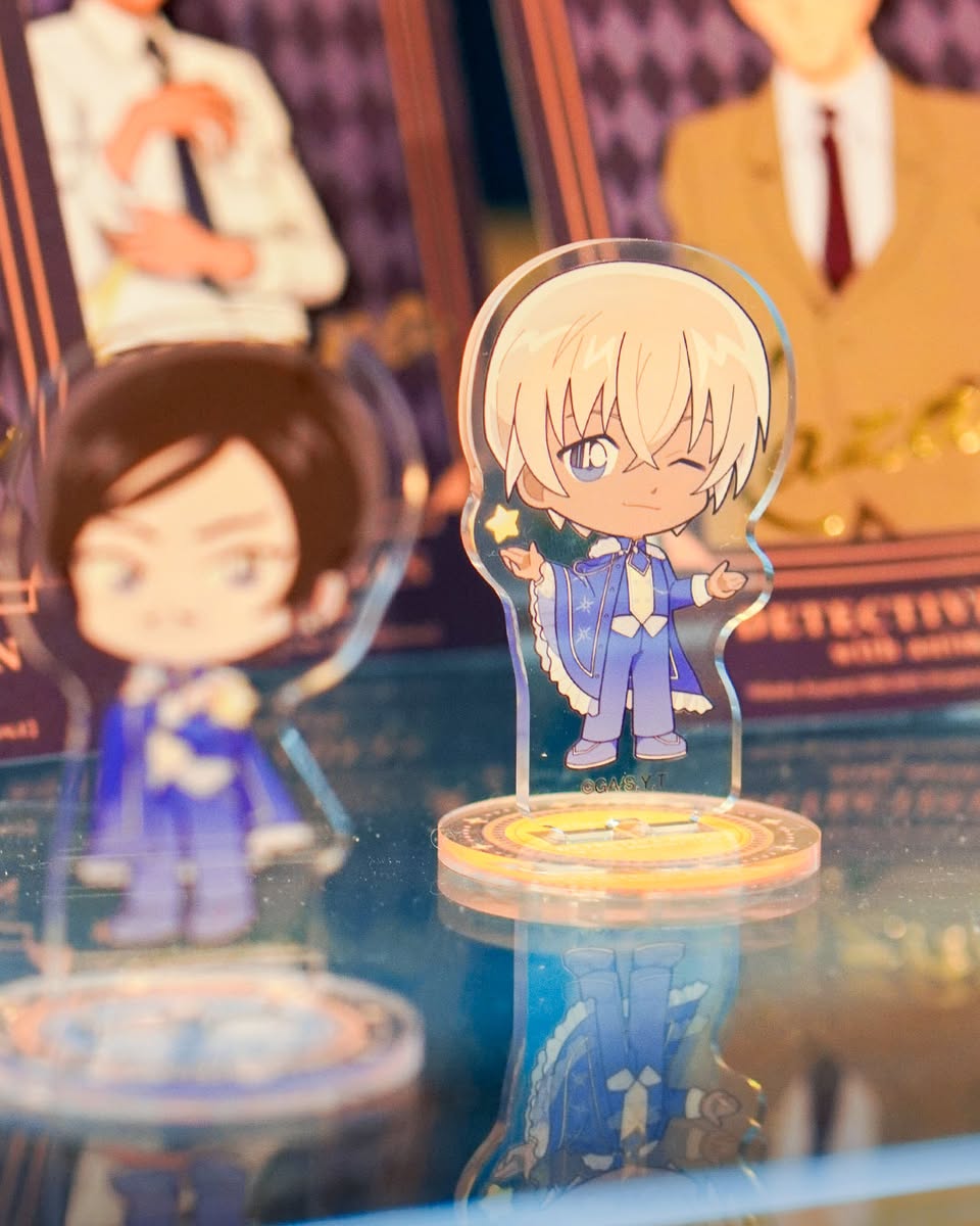 Fans enjoying the unique experience at Animate Café