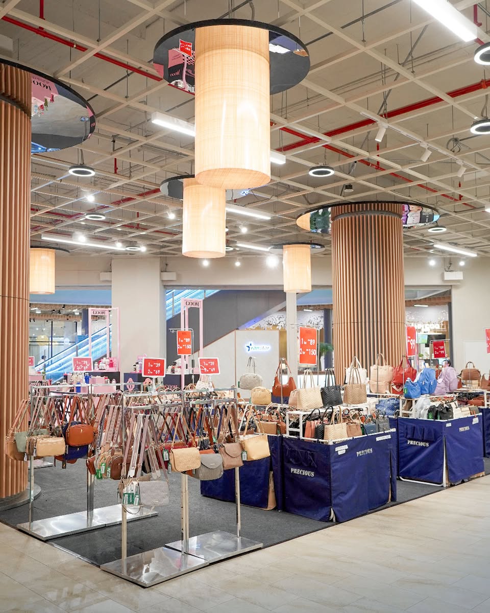 An overview of the bustling Coloris Pop-Up event space, inviting visitors.