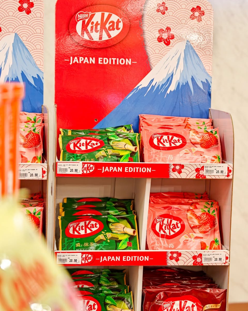 Nestlé KitKat Japan Edition Matcha and Strawberry flavours
