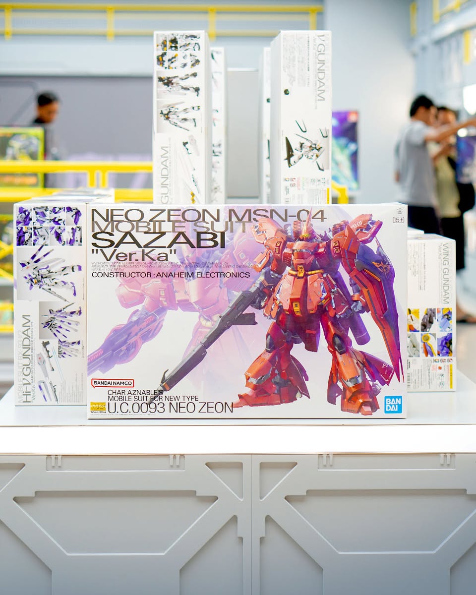 Display of various Bandai model kits and figures at KOBO 7