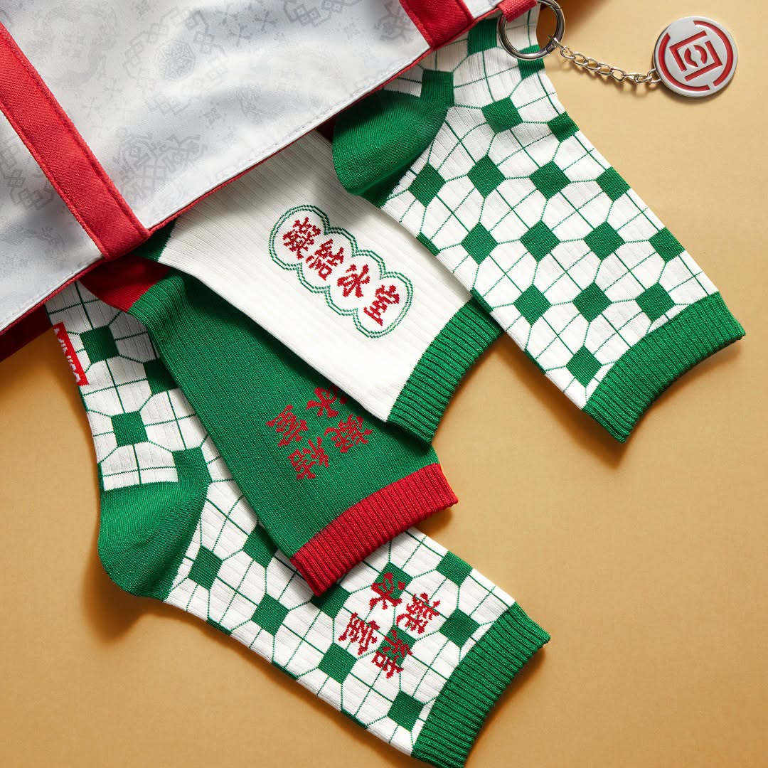Green-and-white checkered knit socks with Chinese character embroidery