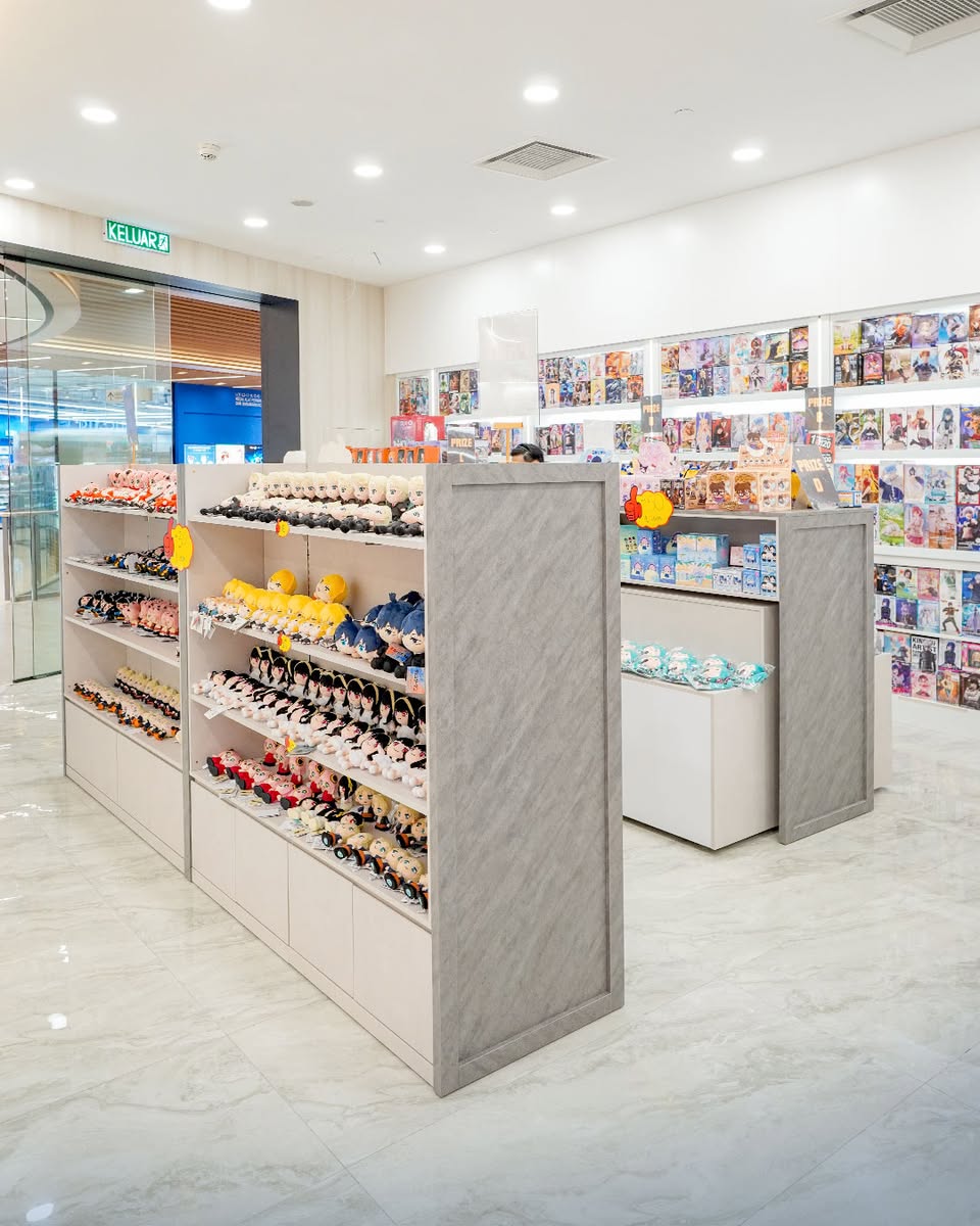 Vibrant display of anime figures at MXD Hobby