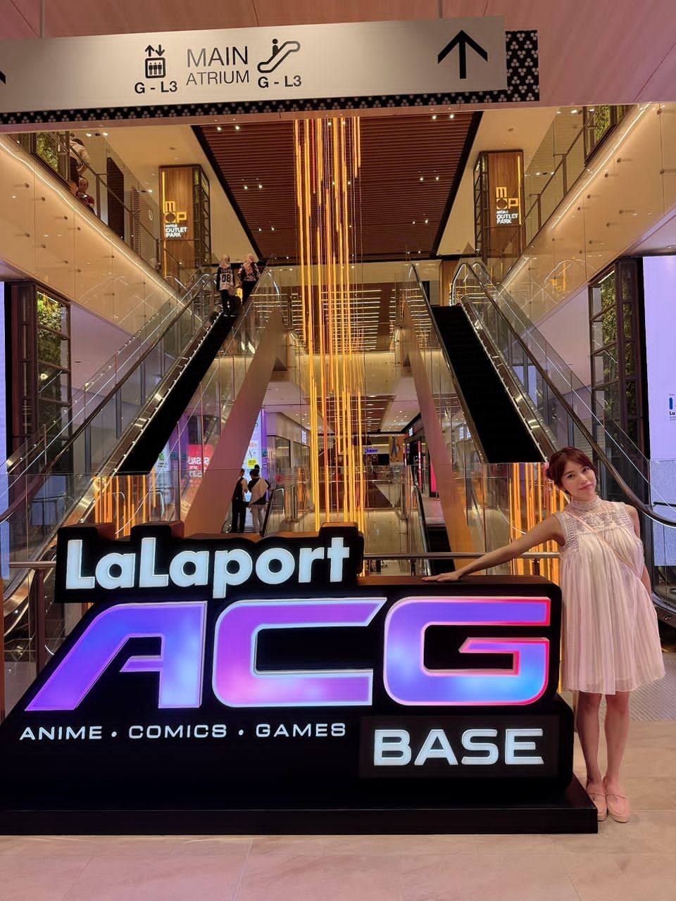 Scenes from the Love Live! 10th Anniversary Autograph Session