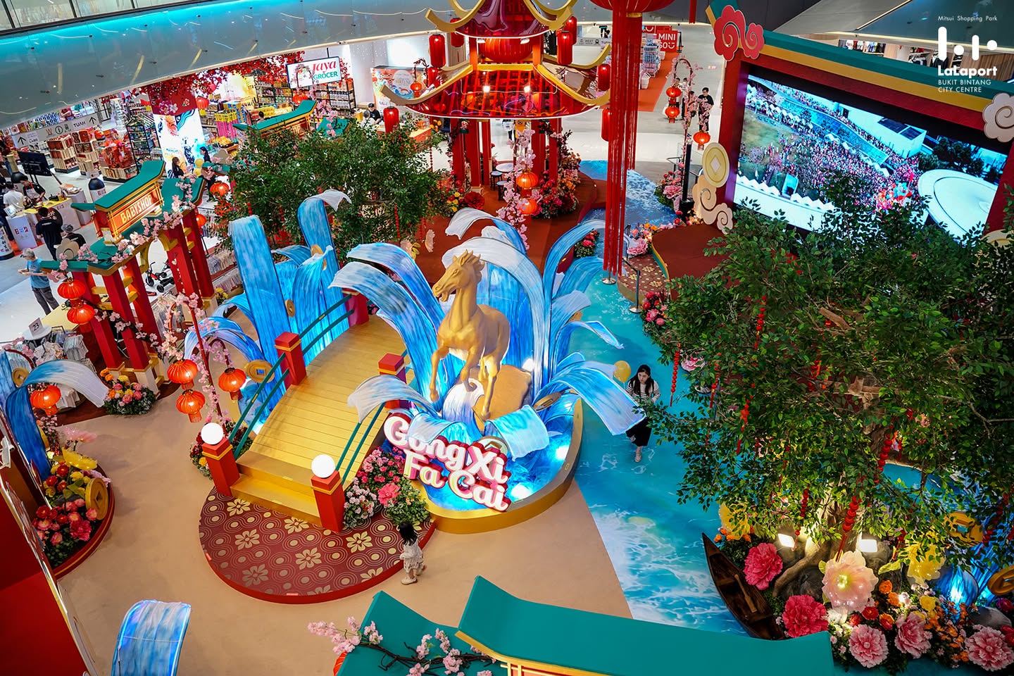The vibrant Main Atrium at LaLaport BBCC