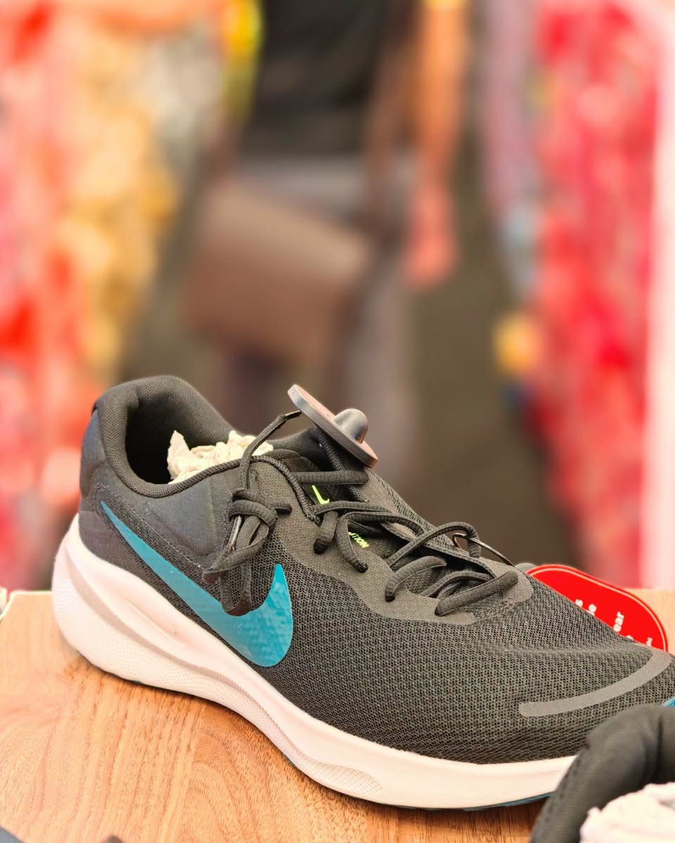 Nike running shoe with turquoise swoosh
