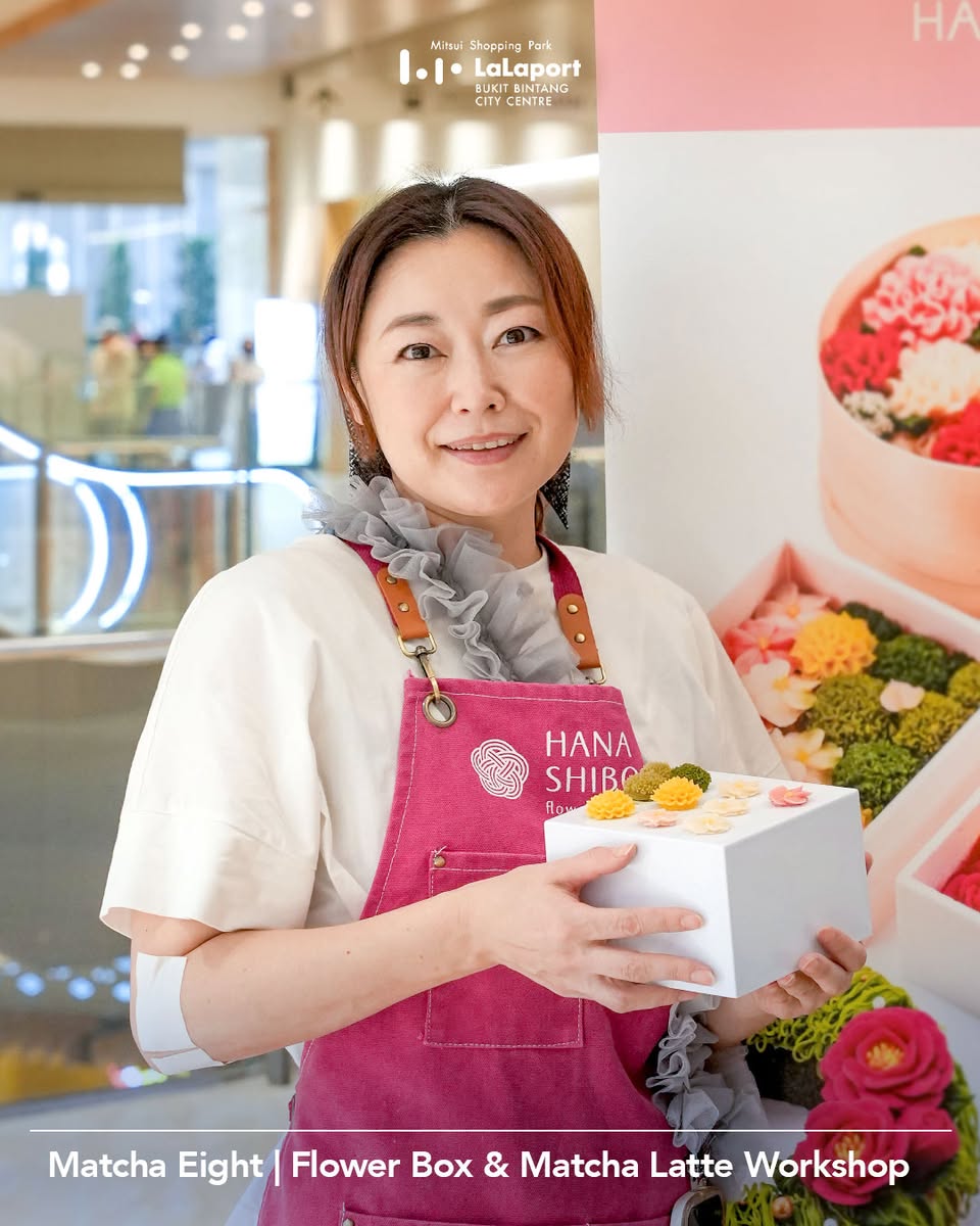 Participants carefully crafting delicate shiro-an flower boxes