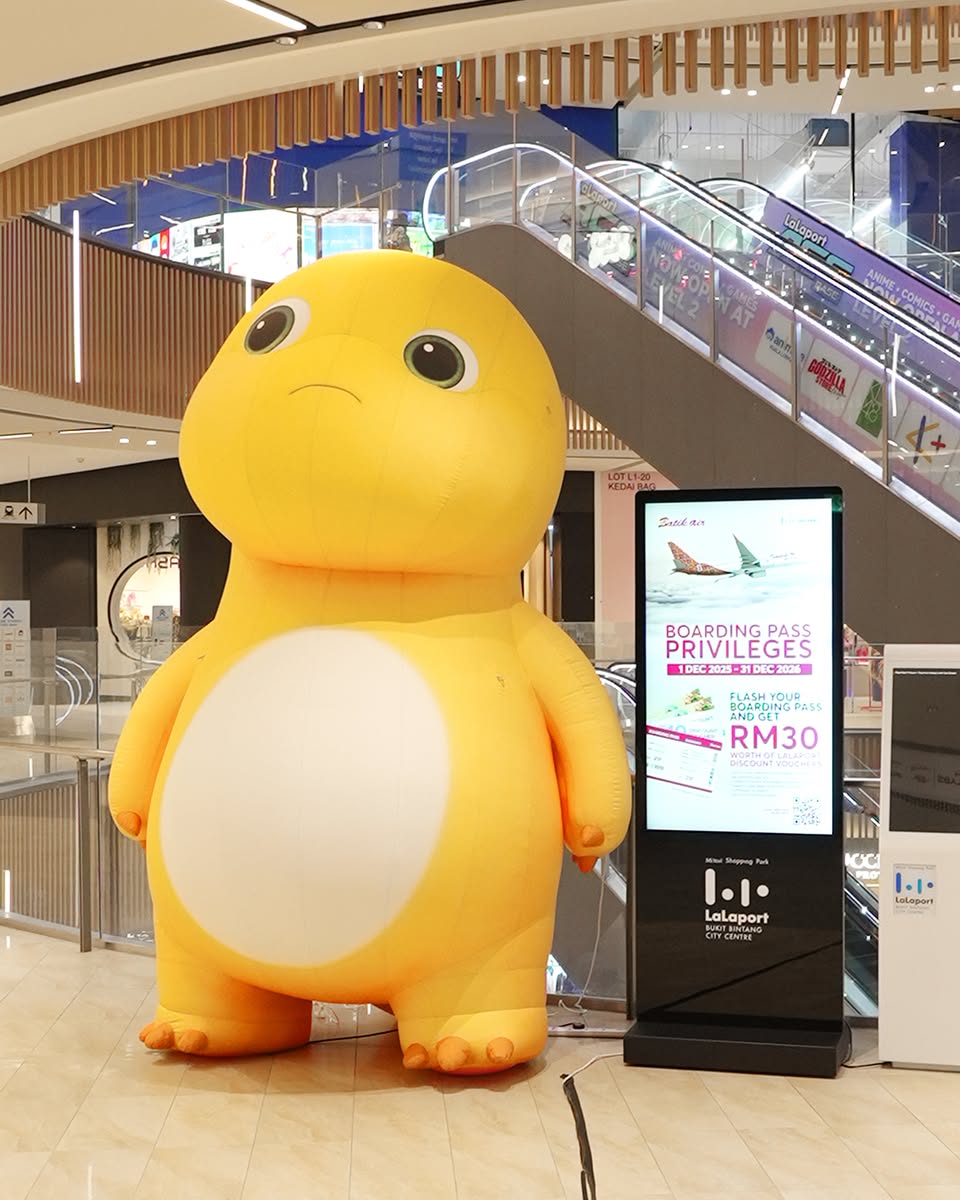 Nailoong themed beverages and orange outfit promotion