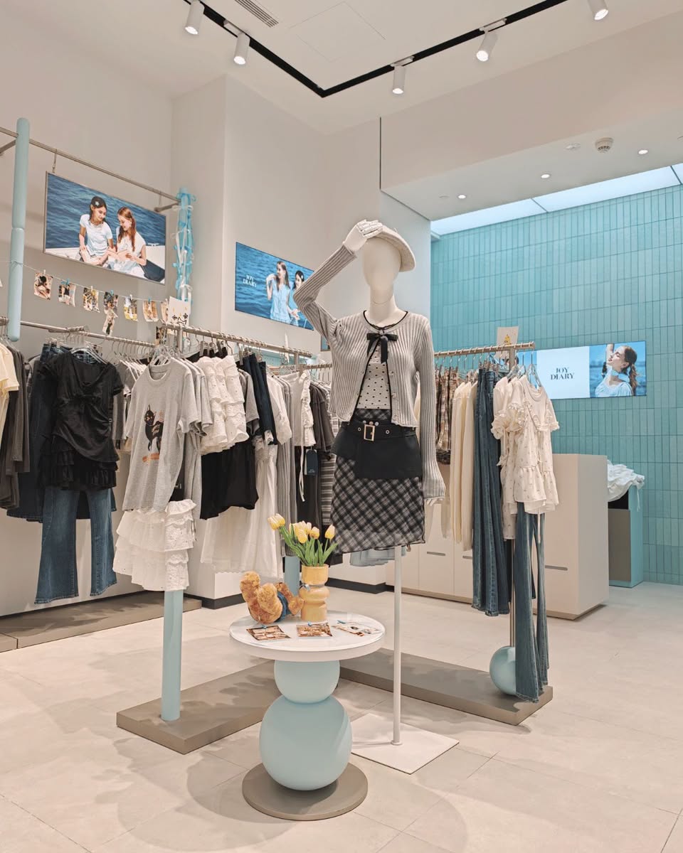 JoyDiary women's clothing display