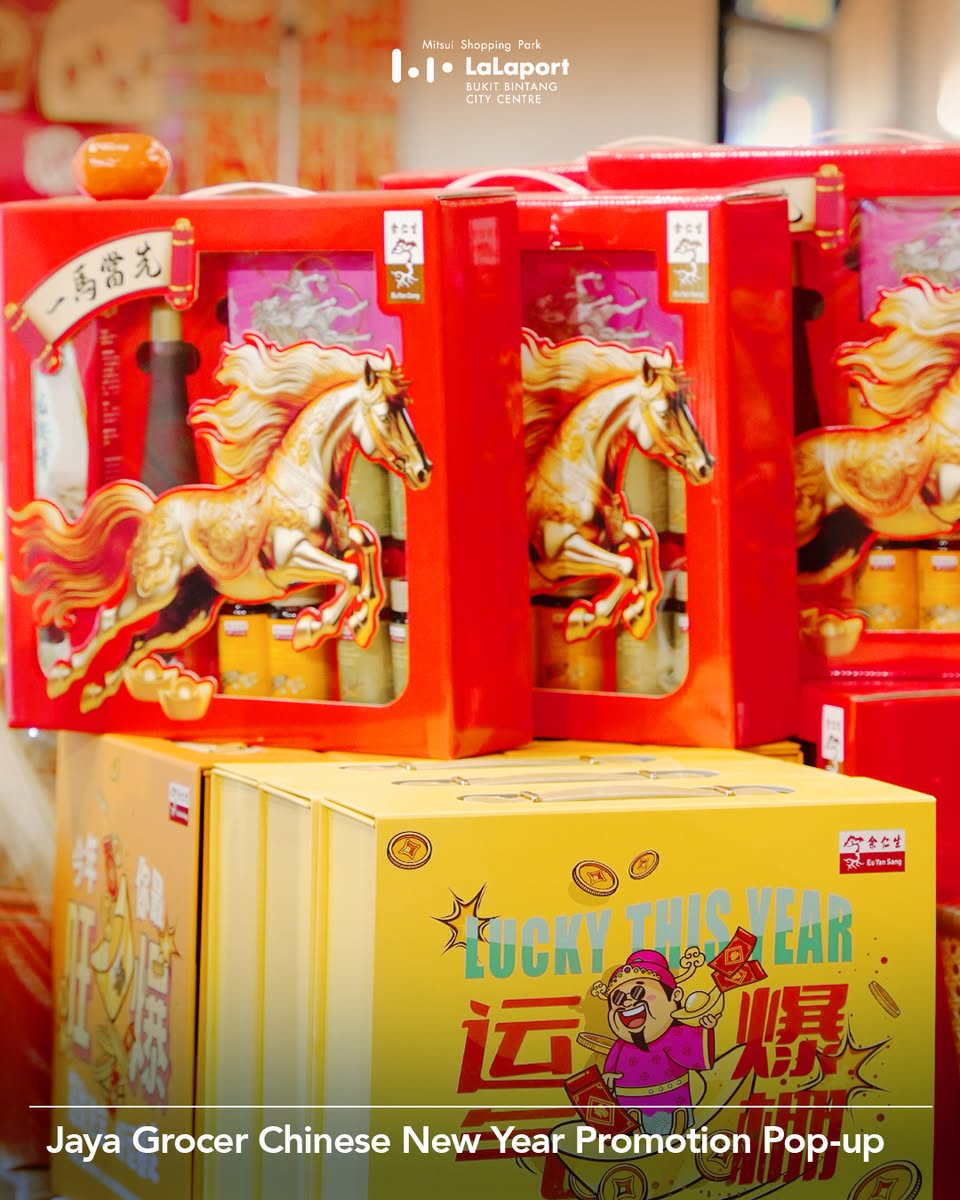 Traditional Chinese New Year snacks and cookies