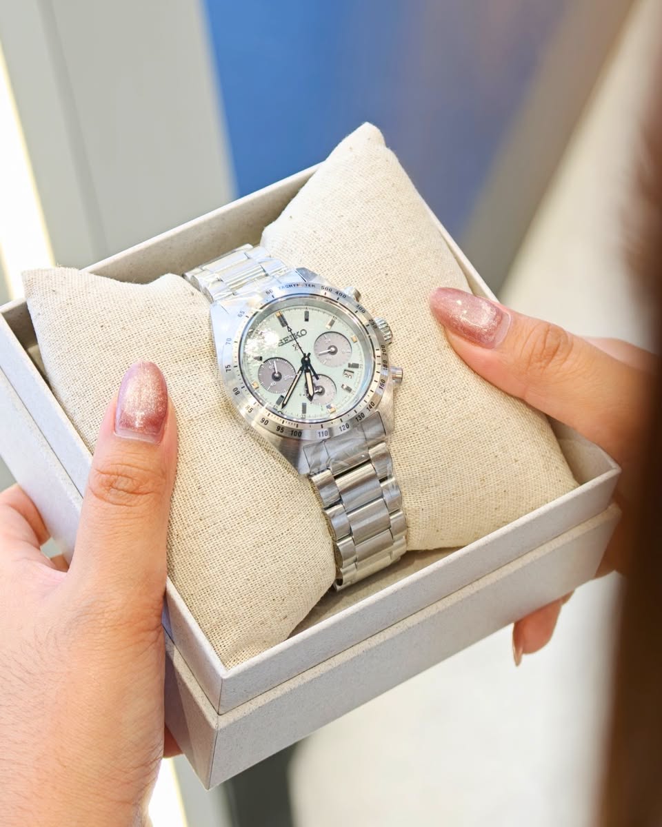 SEIKO chronograph watch with stainless steel bracelet at City Chain LaLaport BBCC