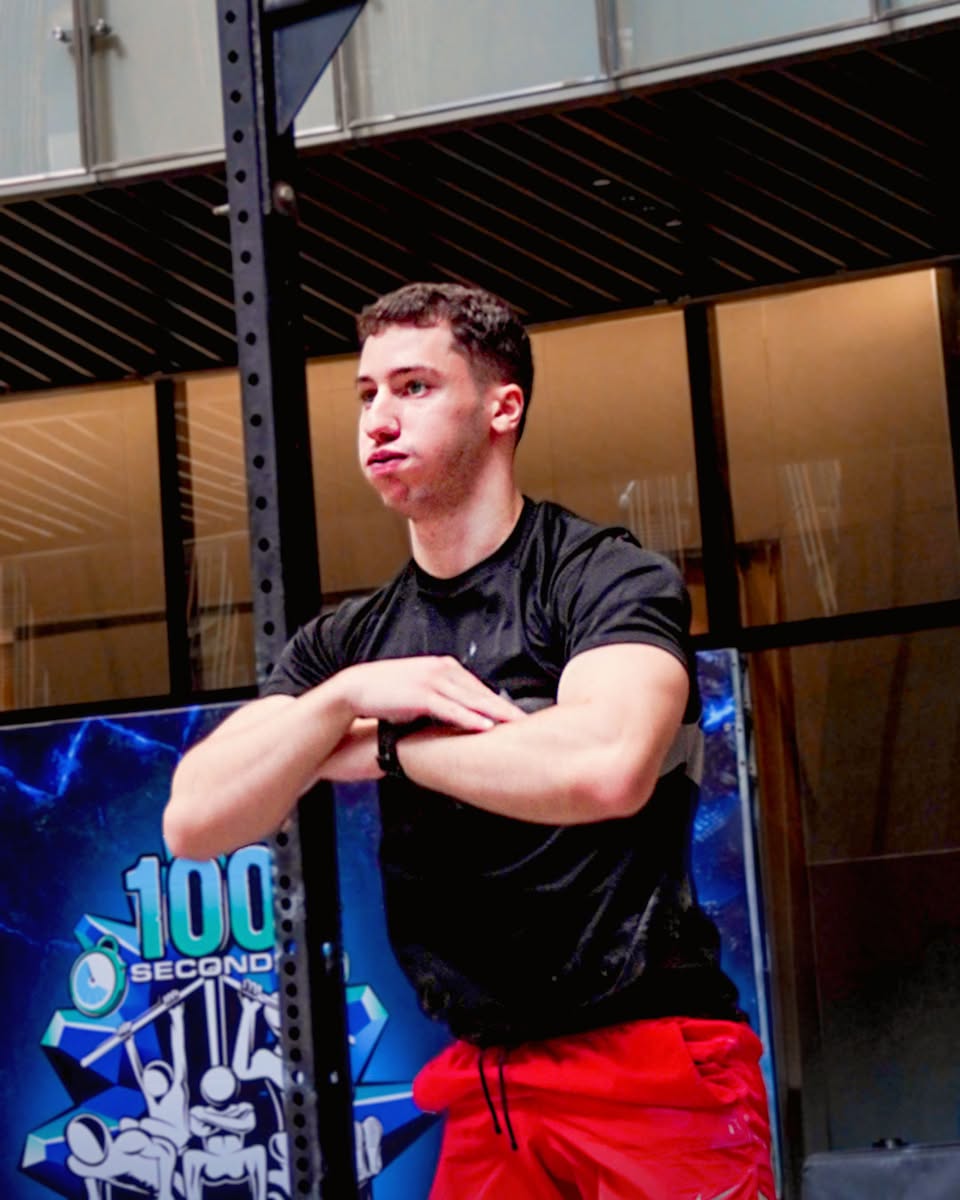 Competitors demonstrating strength and focus at the 100 Seconds Challenge FLEX