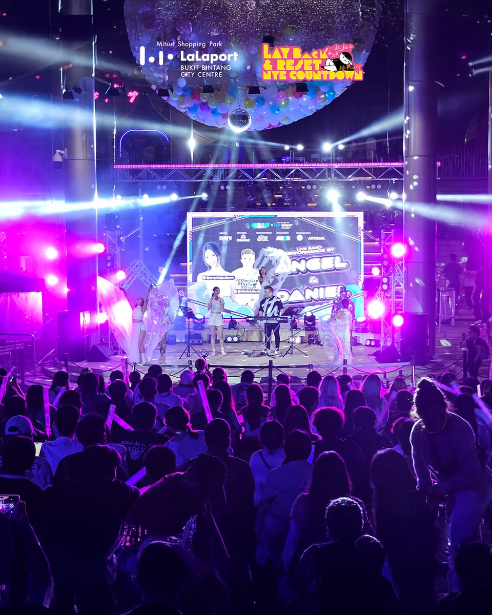 Festive lights and music at LaLaport BBCC's countdown event