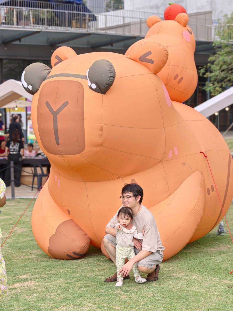 Capybara and Friends 8.0 inflatable display at LaLaport BBCC