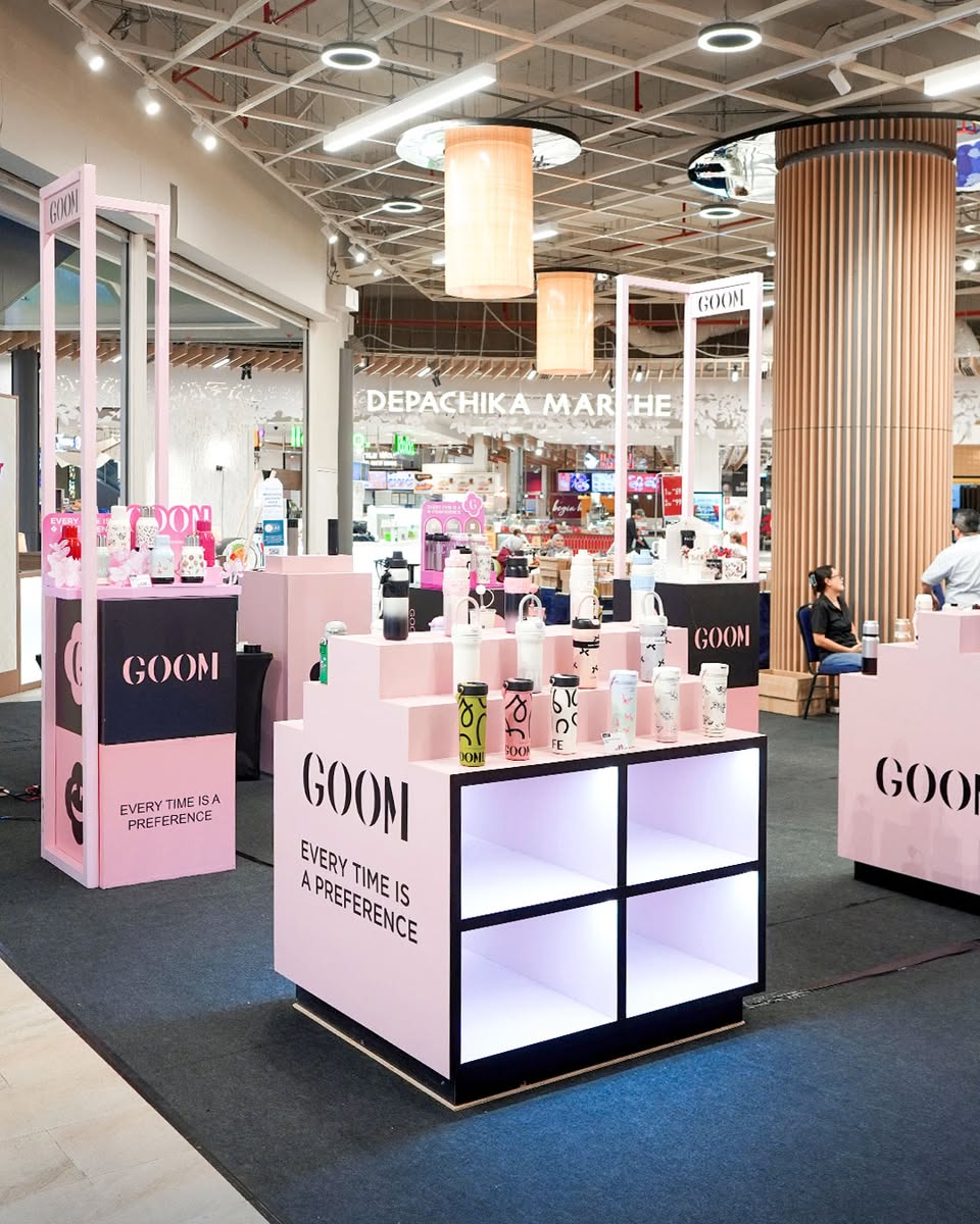 GOOM Pop-up event display showcasing streetwear fashion
