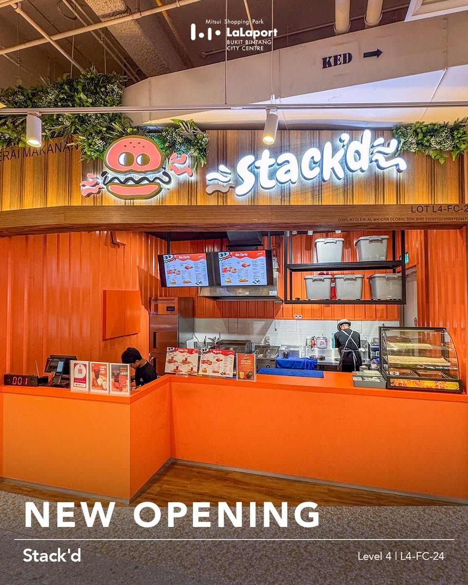 Complimentary dates and drinks served at sunset