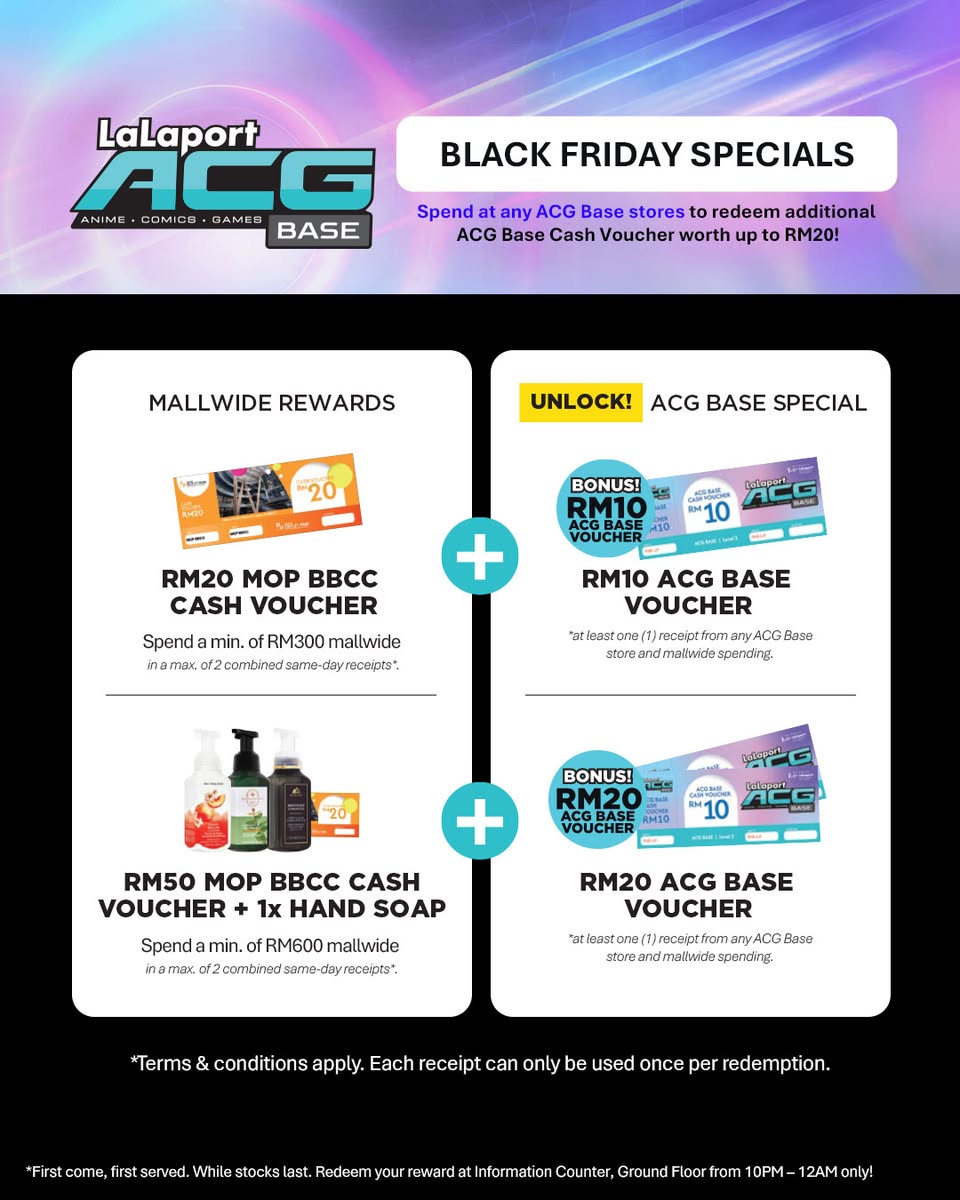 Detailed view of a cosplayer's elaborate costume