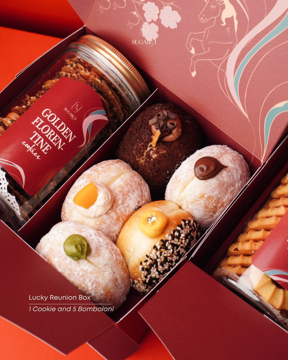 Customizable seasonal cookie boxes