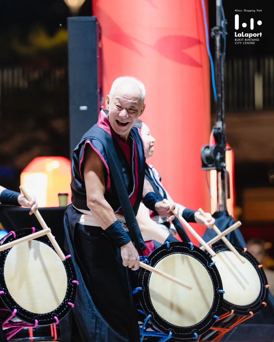 Traditional Japanese drumming performance at LaLaport