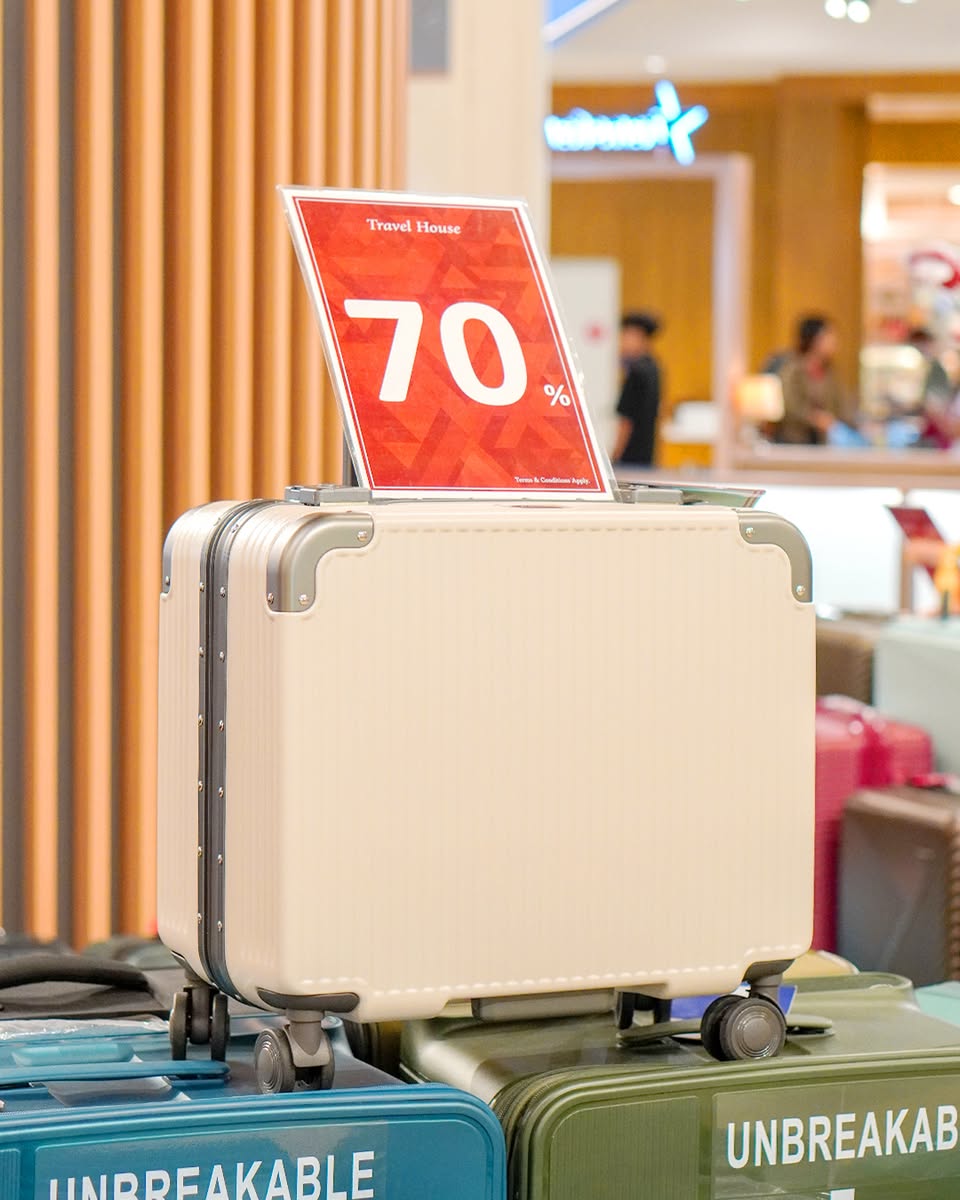 Travel Zone Pop-up luggage display
