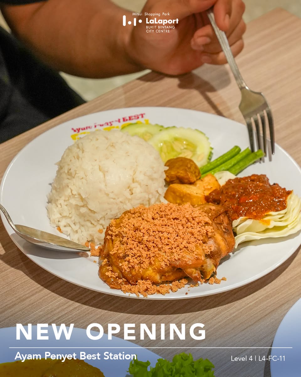 The vibrant Pulut Kunyit Special dish