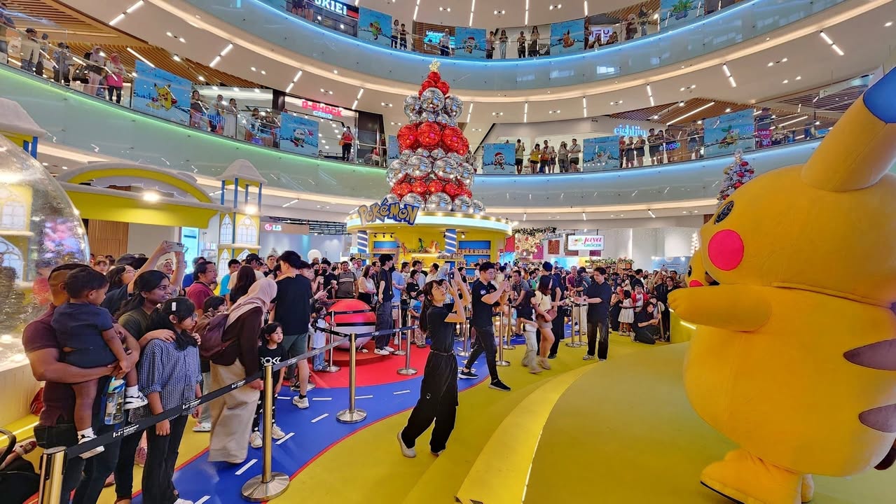 Pikachu at LaLaport BBCC during the holiday event