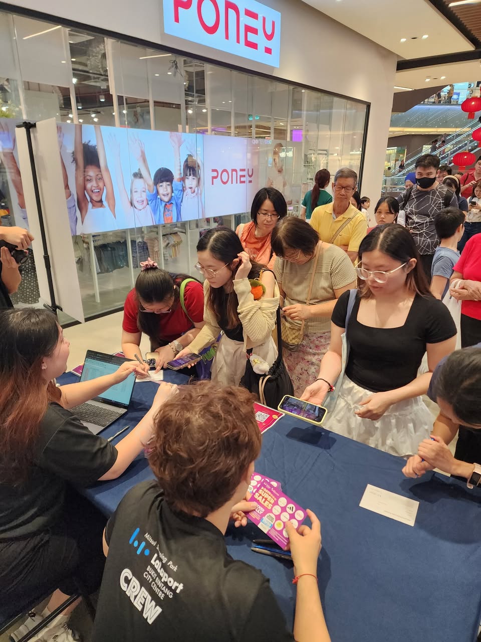 Retail stores participating in the grand finale