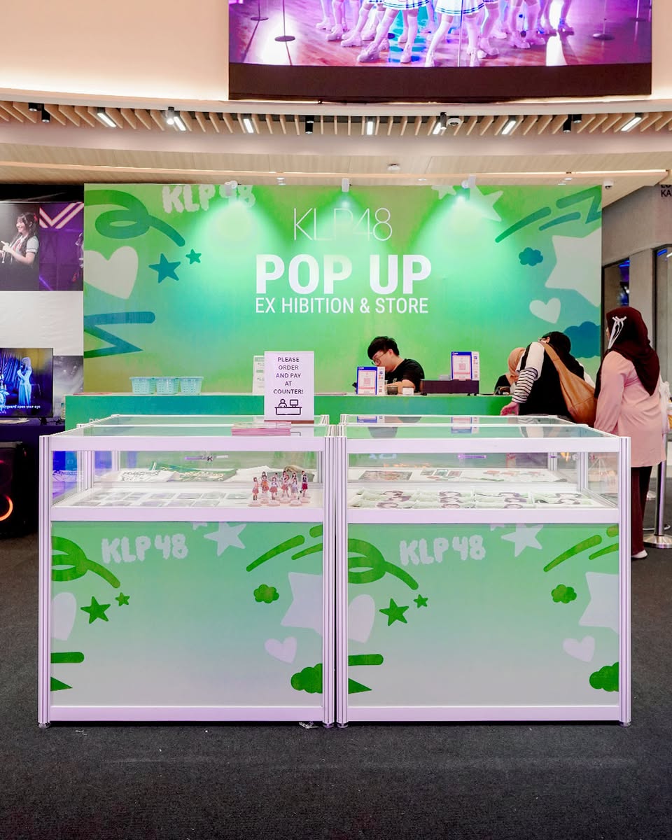 Fans enjoying the KLP48 pop-up event at LaLaport BBCC