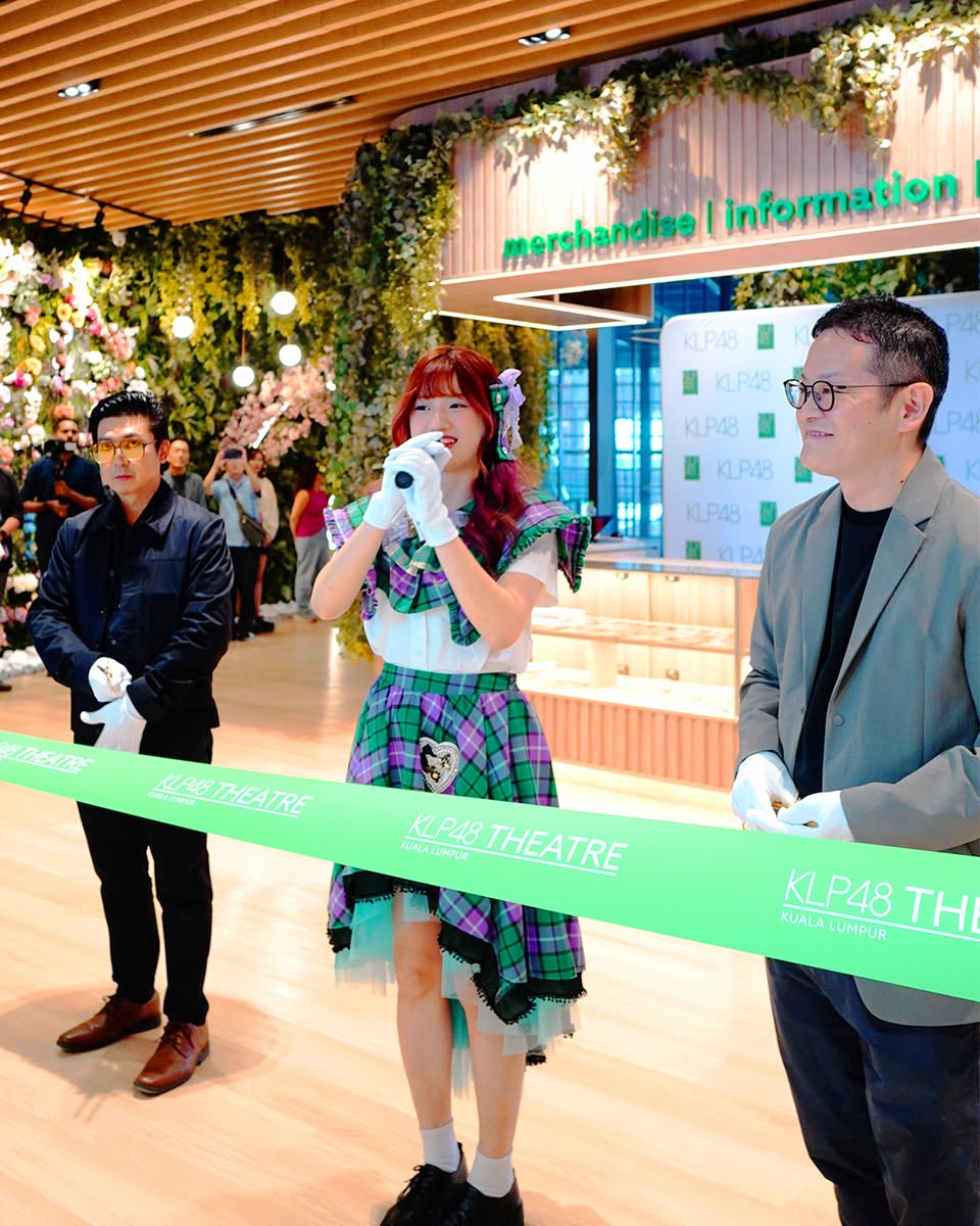 KLP48 members during the grand ribbon cutting ceremony.