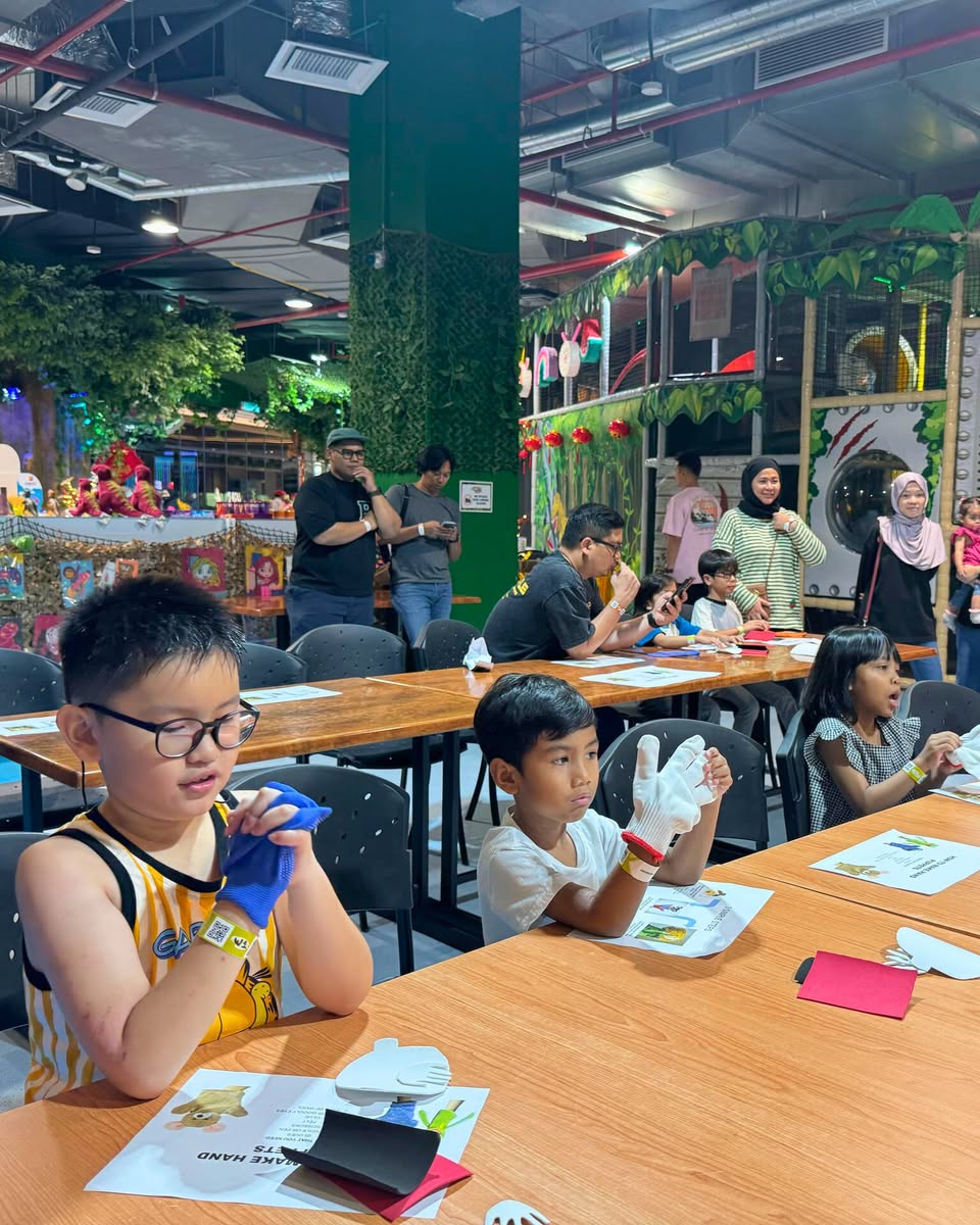 Kids learning to prepare sushi during a workshop session.