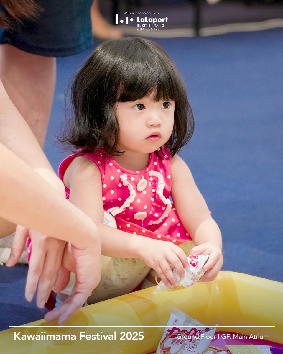 Families and friends celebrating together at Kawaiimama Festival 2025