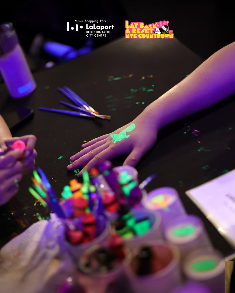 Guests enjoying the open-air atmosphere at LaLaport BBCC New Year's Eve