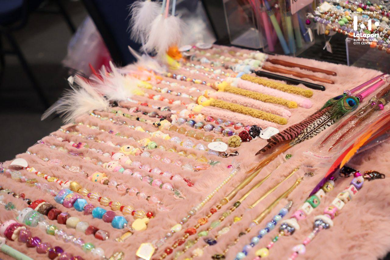 Exclusive pet supply booths featuring brands like Purina ONE.