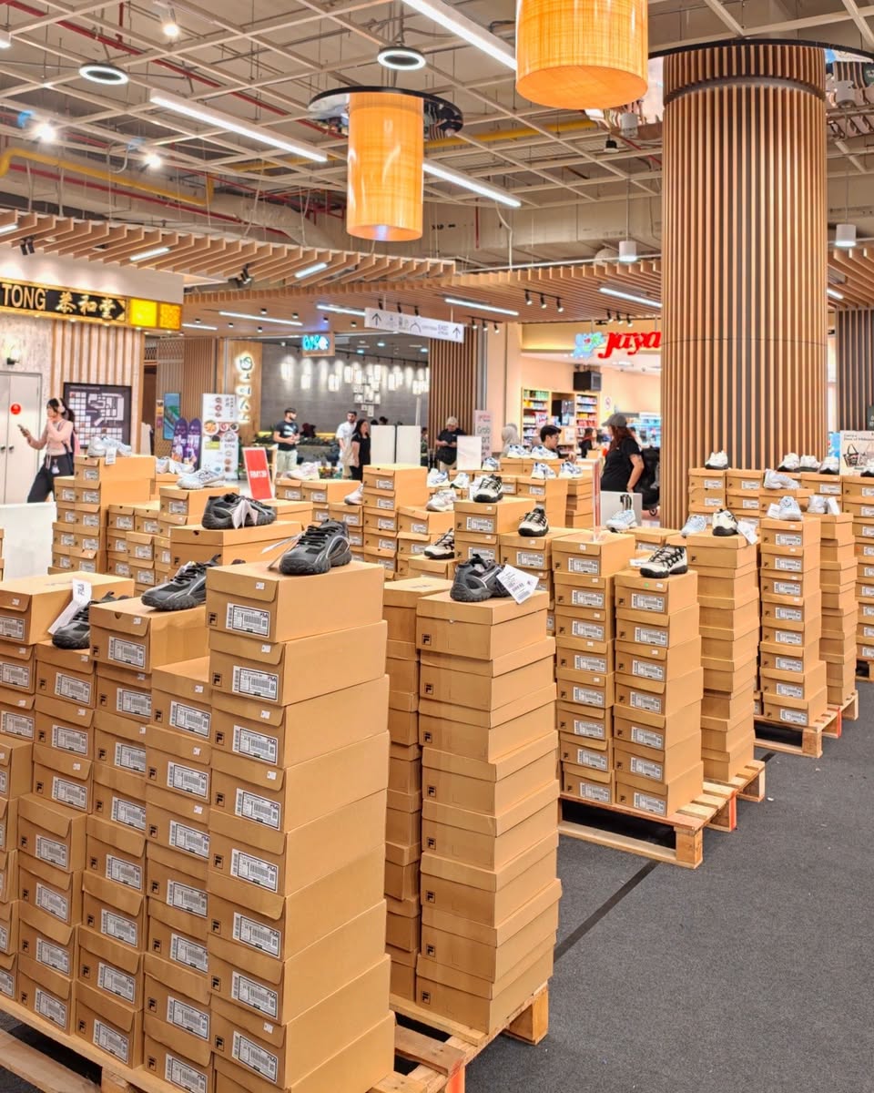 FILA clearance pop-up display at LaLaport BBCC atrium