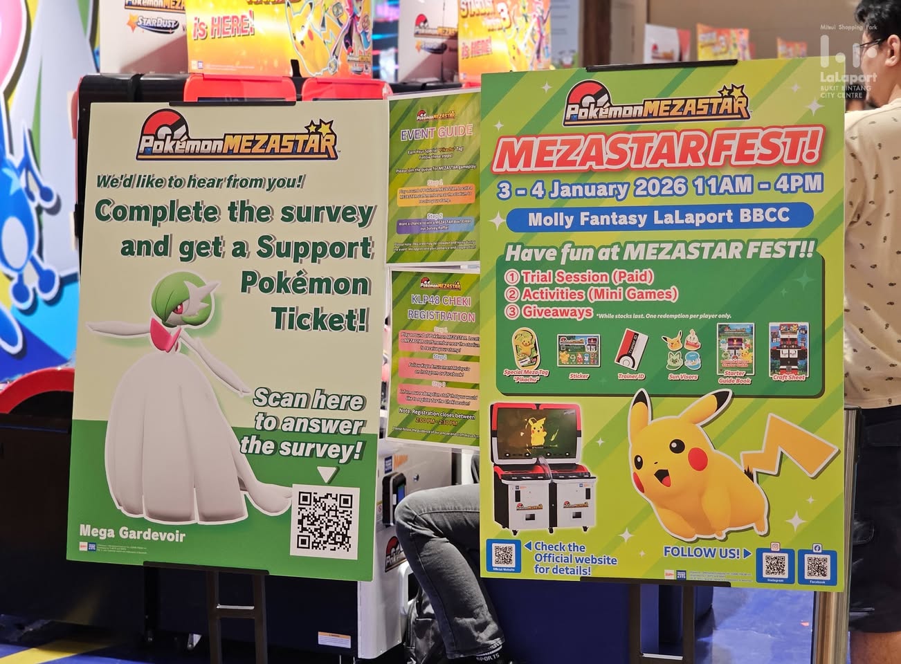 People enjoying Pokémon Mezastar Fest