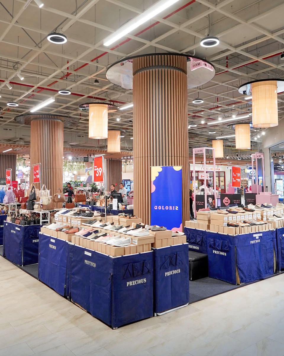 A vibrant display of colorful fashion accessories at the Coloris Pop-Up event.