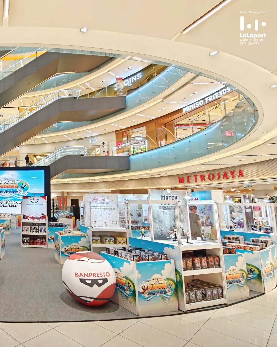 Banpresto collectibles and merchandise display at the Bandai Summer Festival