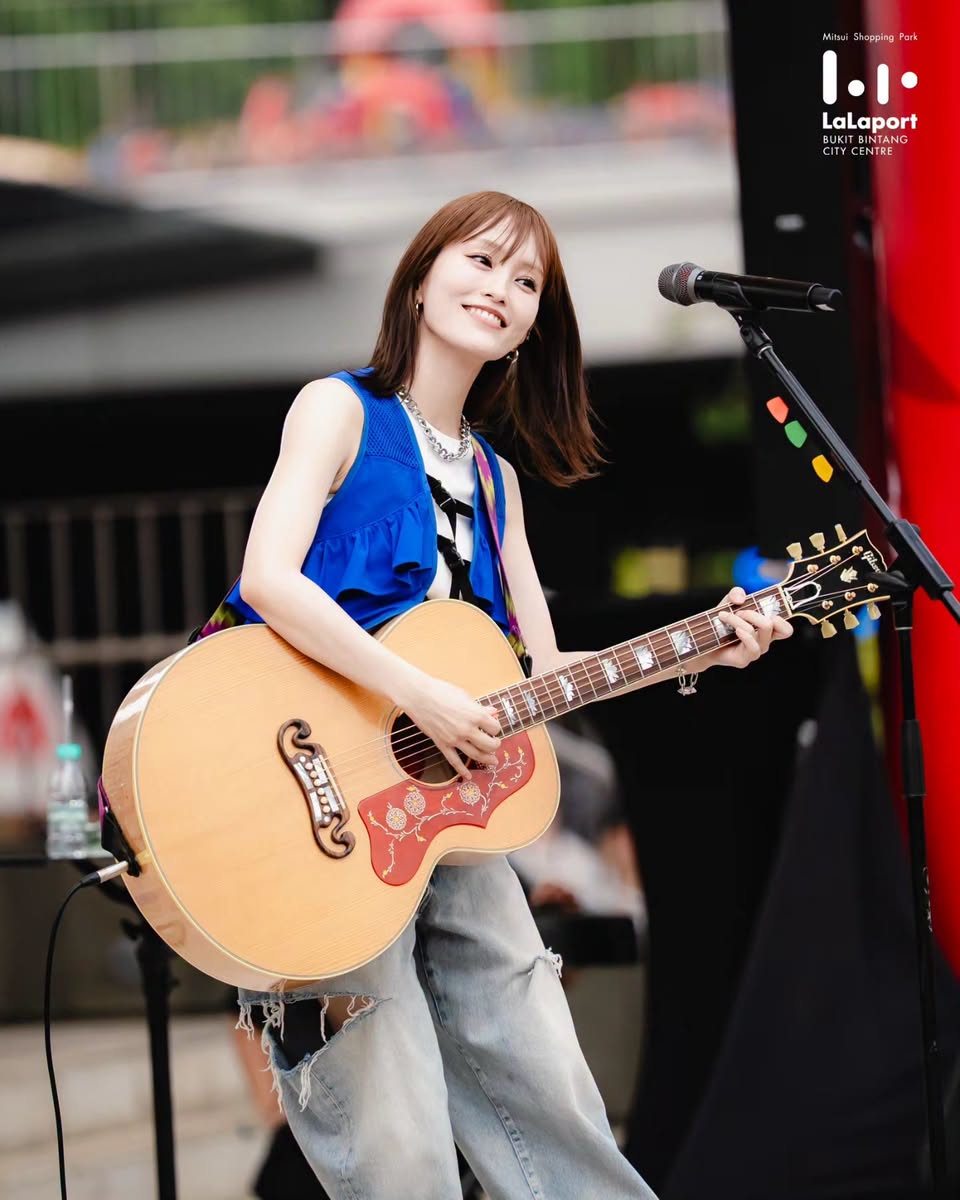 Acoustic guitar performance at LaLaport Bon Odori