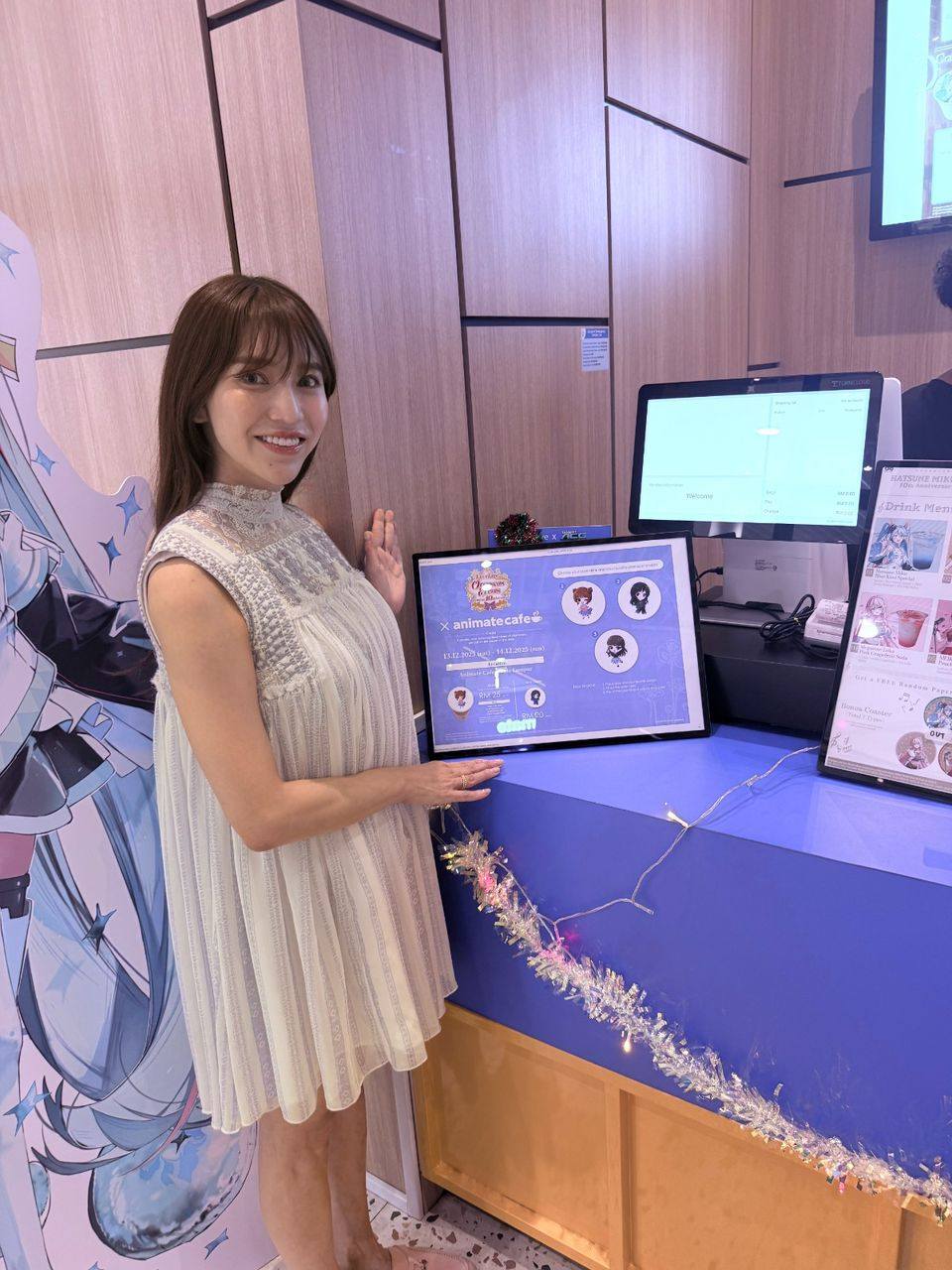 Scenes from the Love Live! 10th Anniversary Autograph Session