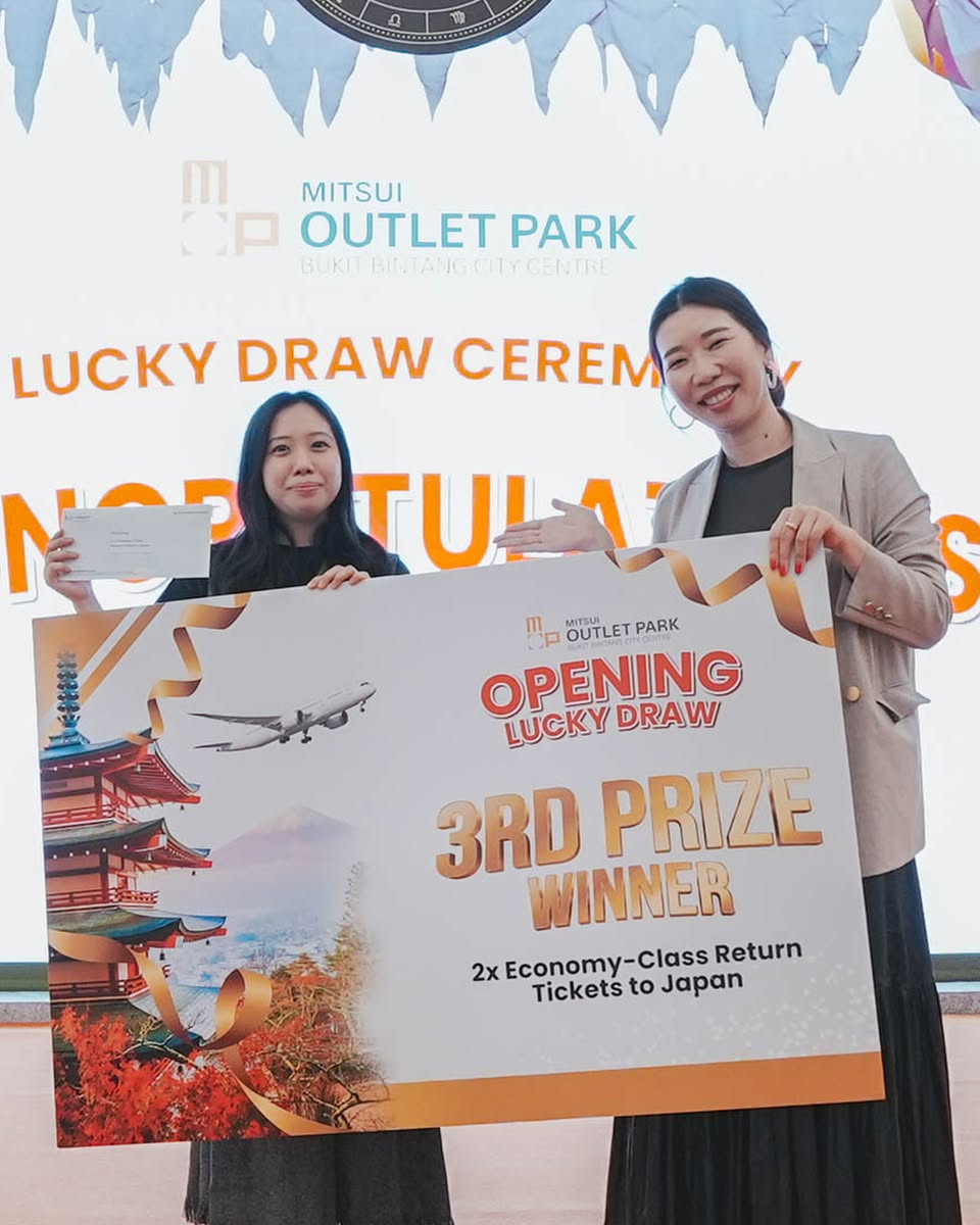 Smiles all around at the MOP BBCC Lucky Draw ceremony.