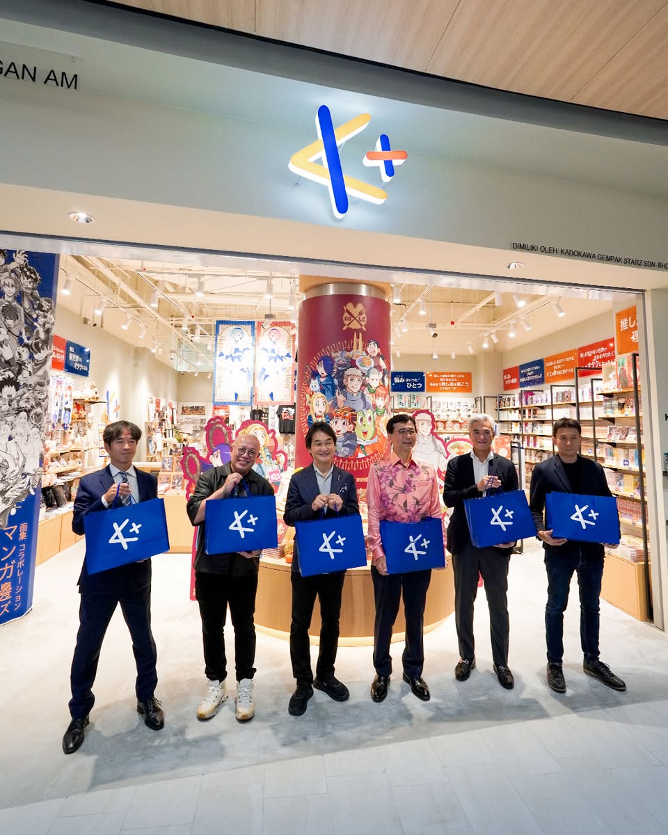 K+ by Kadokawa Gempak Starz store display