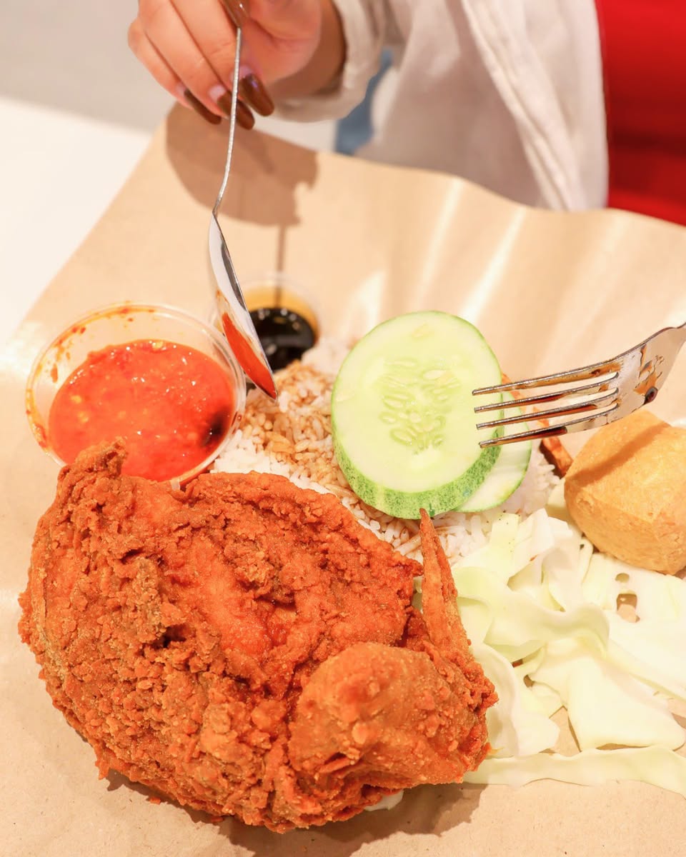 Ayam Gepuk Ombak Super Jimat set with fried chicken and rice
