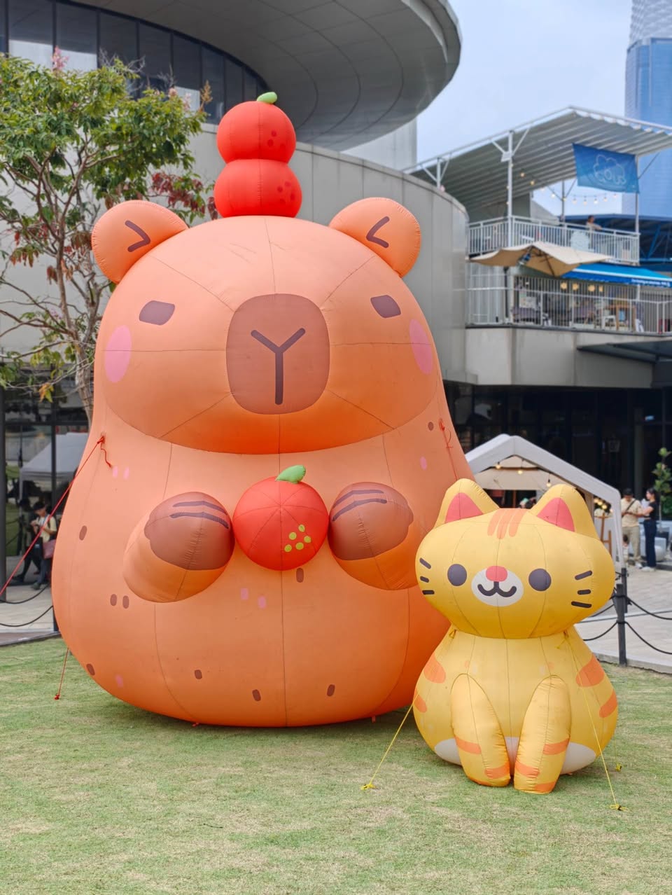 Large inflatable capybara and cat characters at LaLaport BBCC
